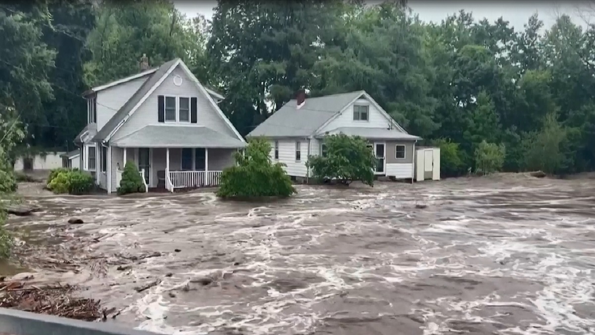 বন্যায় বিপর্যস্ত নিউইয়র্ক