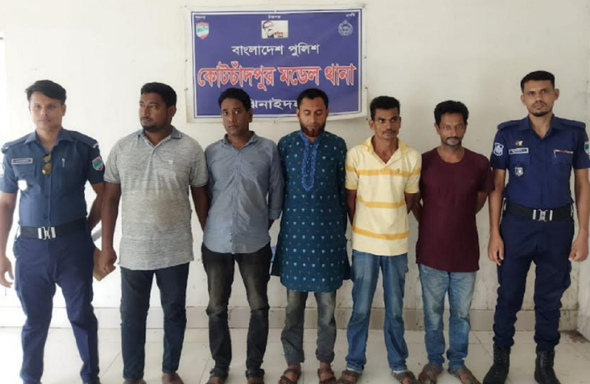 পাওনা টাকা চাওয়ায় গৃহবধূকে বিবস্ত্র করে ভিডিও ধারণ, আটক ৫