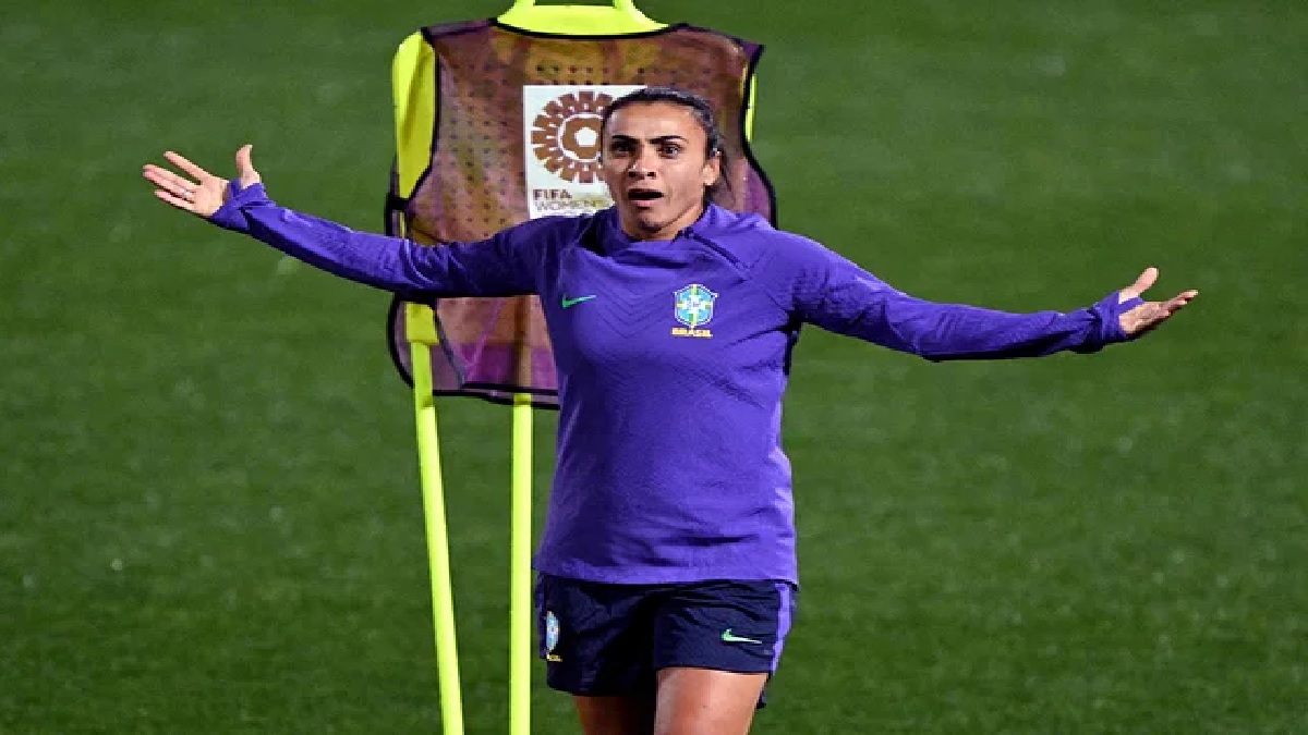 নিজের কথা বলতে গিয়ে কাঁদলেন মার্তা