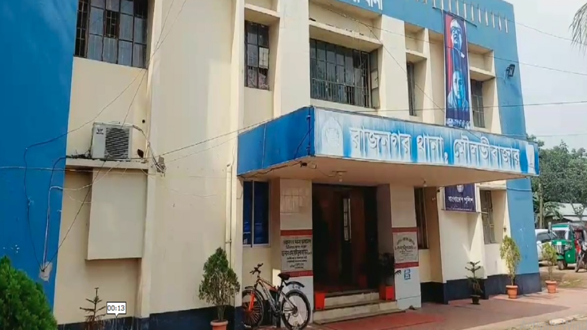 ফোনে আসক্ত ছেলেকে শ্বাসরোধ করে হত্যা করলো মা