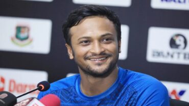 নতুন রেকর্ড গড়ে শীর্ষে সাকিব