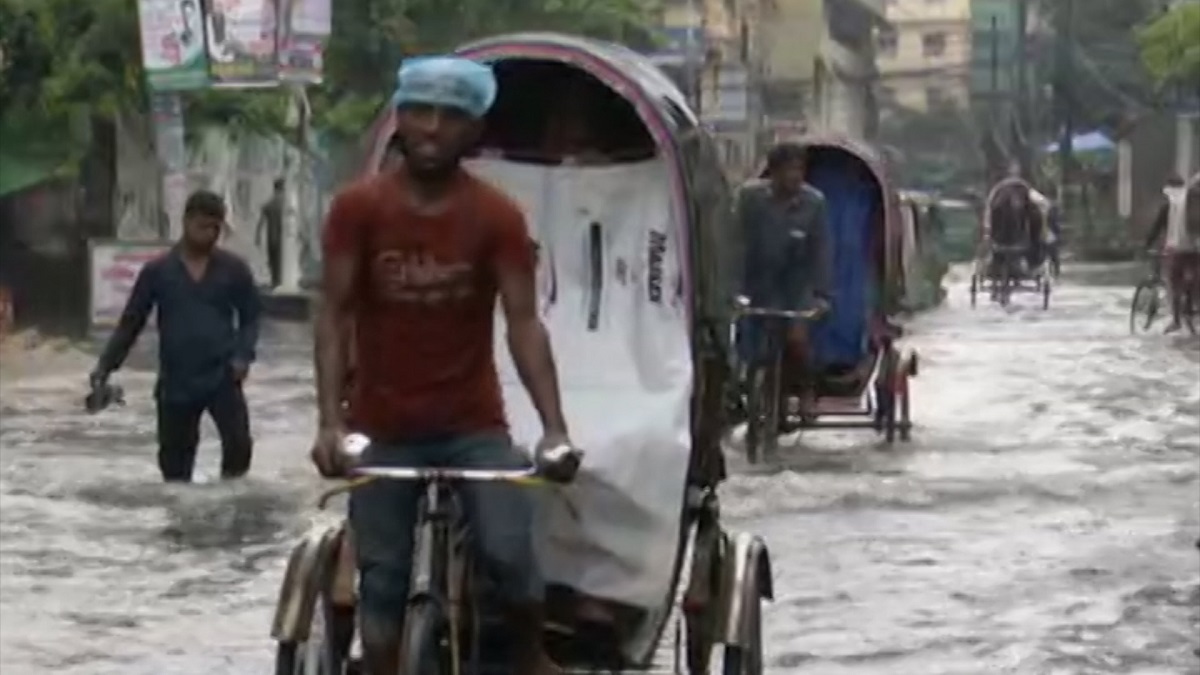 বৃষ্টিতে ফের ডুবলো চট্টগ্রাম, ভোগান্তিতে এইচএসসি পরীক্ষার্থীসহ নগরবাসী