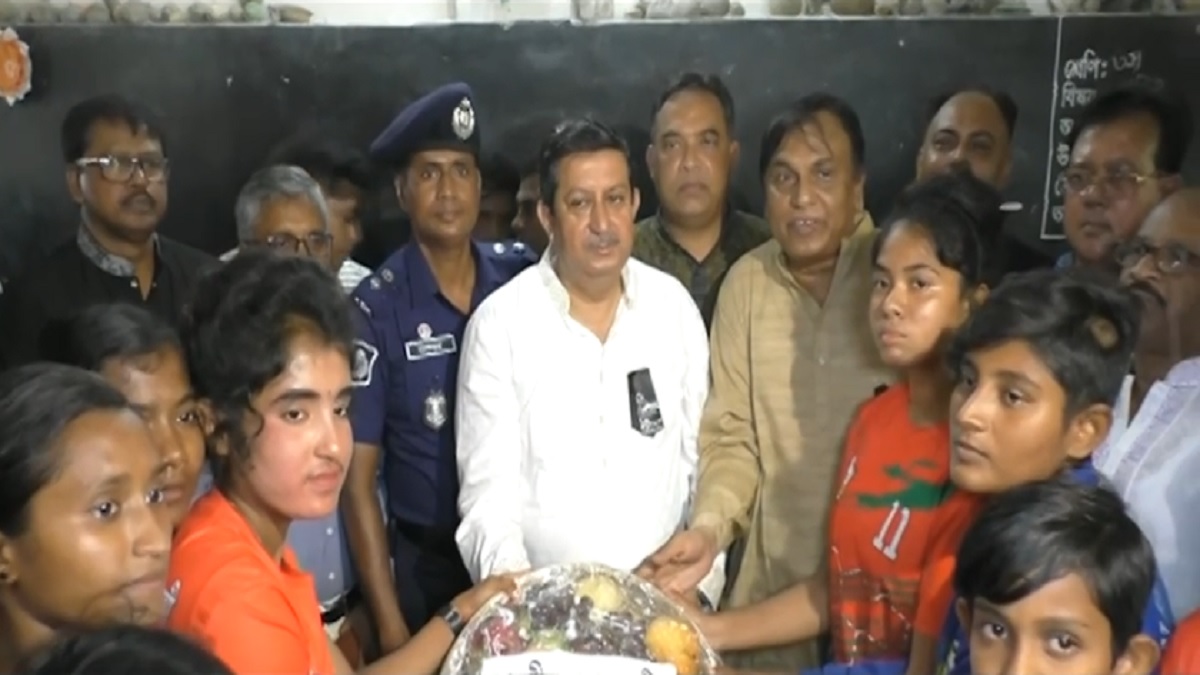 হাফপ্যান্ট পরে ফুটবল খেলায় মারধরের শিকার ৪ নারী ফুটবলার, প্রধানমন্ত্রীর ক্ষোভ