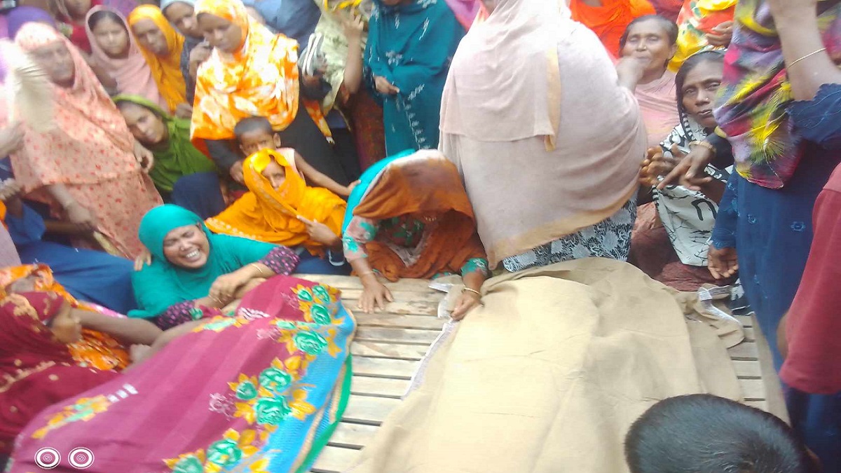 ঝিনাইদহে বিদ্যুৎস্পৃষ্টে মা-মেয়ের মৃত্যু