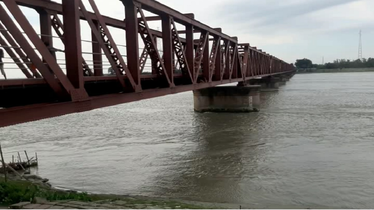 আমাকে আর খুঁজে পাবে না বলেই মায়ের সামনে তিস্তায় ঝাঁপ দিলো মেয়ে