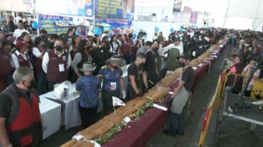 ২৪৬ ফুট দীর্ঘ স্যান্ডউইচ বানিয়ে বিশ্বকে তাক লাগালো মেক্সিকো