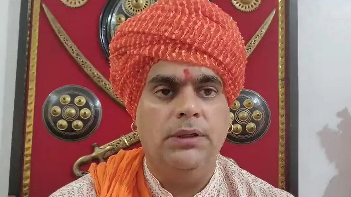 চাঁদকে ‘হিন্দুরাষ্ট্র’ ঘোষণার দাবি ভারতীয় ধর্মগুরুর