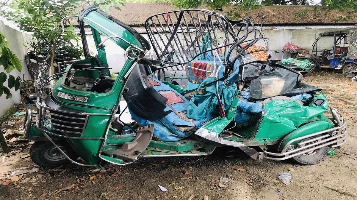 নরসিংদীতে সড়ক দুর্ঘটনায় নিহত ৩