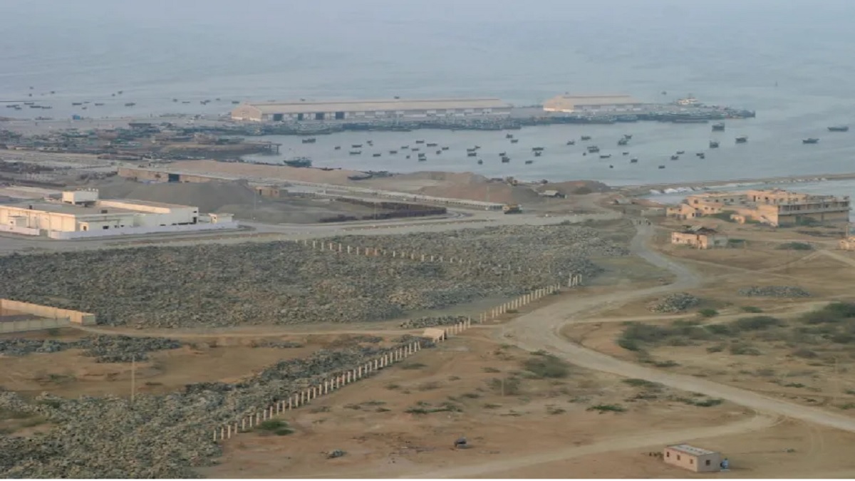 পাকিস্তানে চীনা নাগরিক বহনকারী গাড়িবহরে হামলা