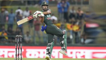 শান্ত’র ফিফটিতে লড়ছে বাংলাদেশ; ভালো শুরুর আভাস দিয়ে ব্যর্থ হৃদয়
