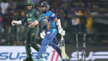 লঙ্কানদের চেপে ধরেছে টাইগার বোলাররা