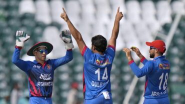 গুলবাদিন নাইবের বোলিং তোপে চাপে শ্রীলঙ্কা
