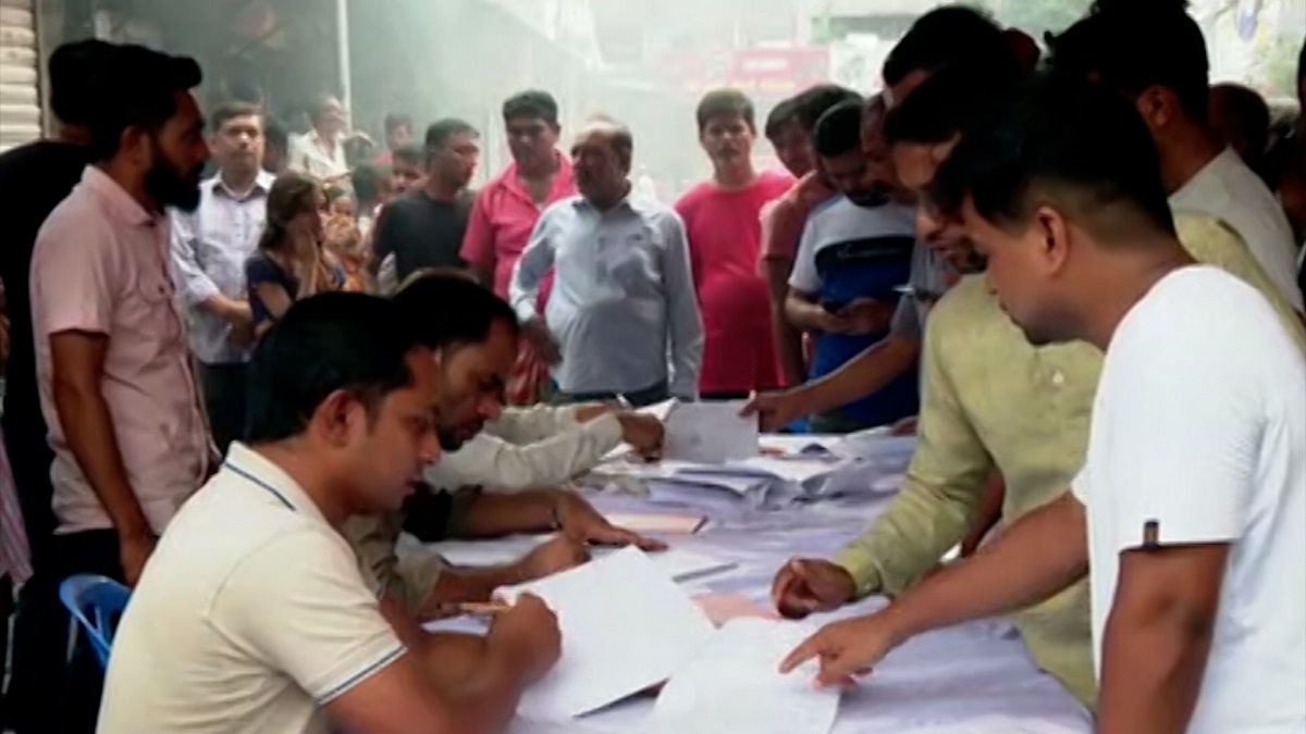 কৃষি মার্কেটে ক্ষতিগ্রস্তদের তালিকা তৈরি করছে জেলা প্রশাসন