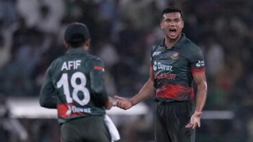 রহমতকে ফেরালেন তাসকিন; টাইগার শিবিরে স্বস্তি