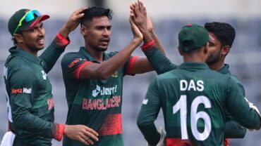 মোস্তাফিজের দাপুটে বোলিংয়ে নিউজিল্যান্ডকে চেপে ধরেছে টাইগাররা
