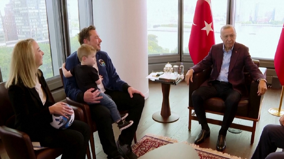 তুরস্কে টেসলার কারখানা তৈরির আহ্বান এরদোগানের