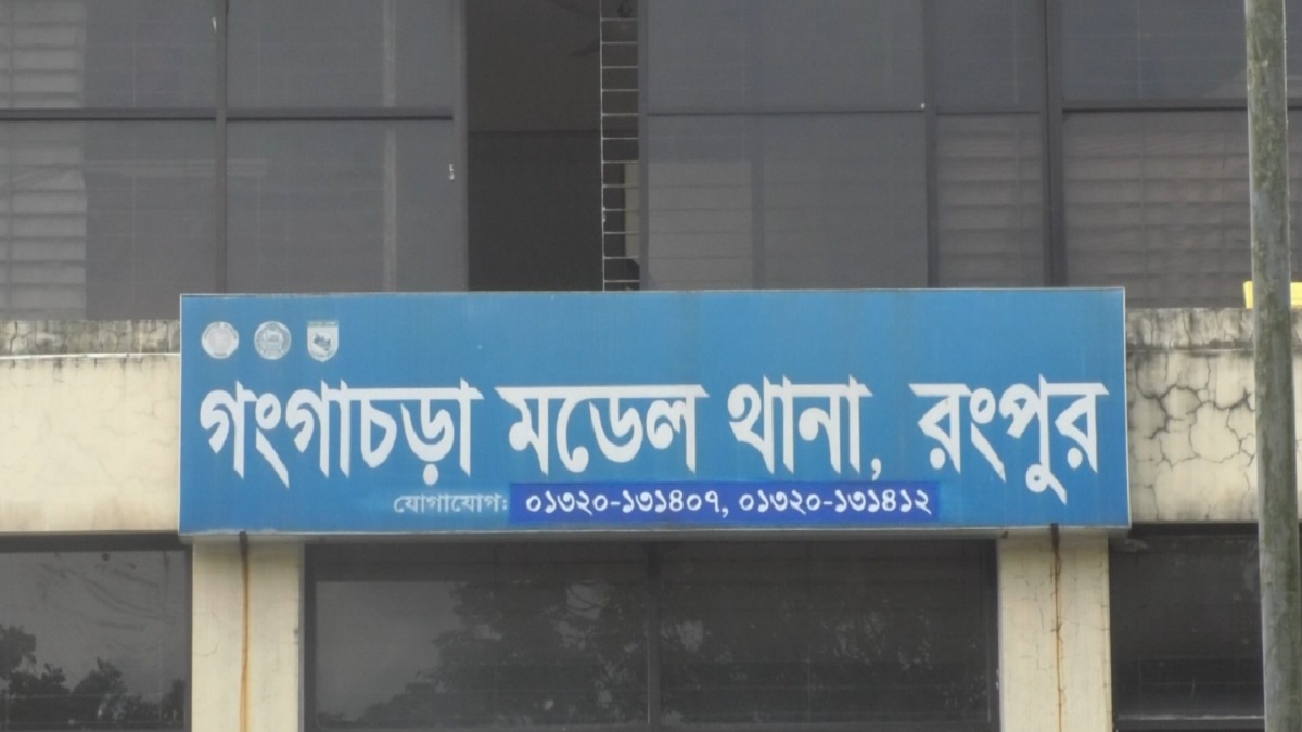 রংপুরে গাছের ডাল পড়ে মারা গেলেন ১০ বছরের কন্যাসহ সহকারী শিক্ষিকা