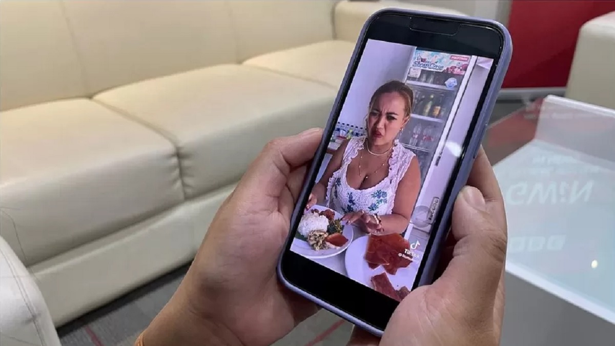 শূকরের মাংস খাওয়ার আগে বিসমিল্লাহ বলায় টিকটকারকে ২ বছরের কারাদণ্ড