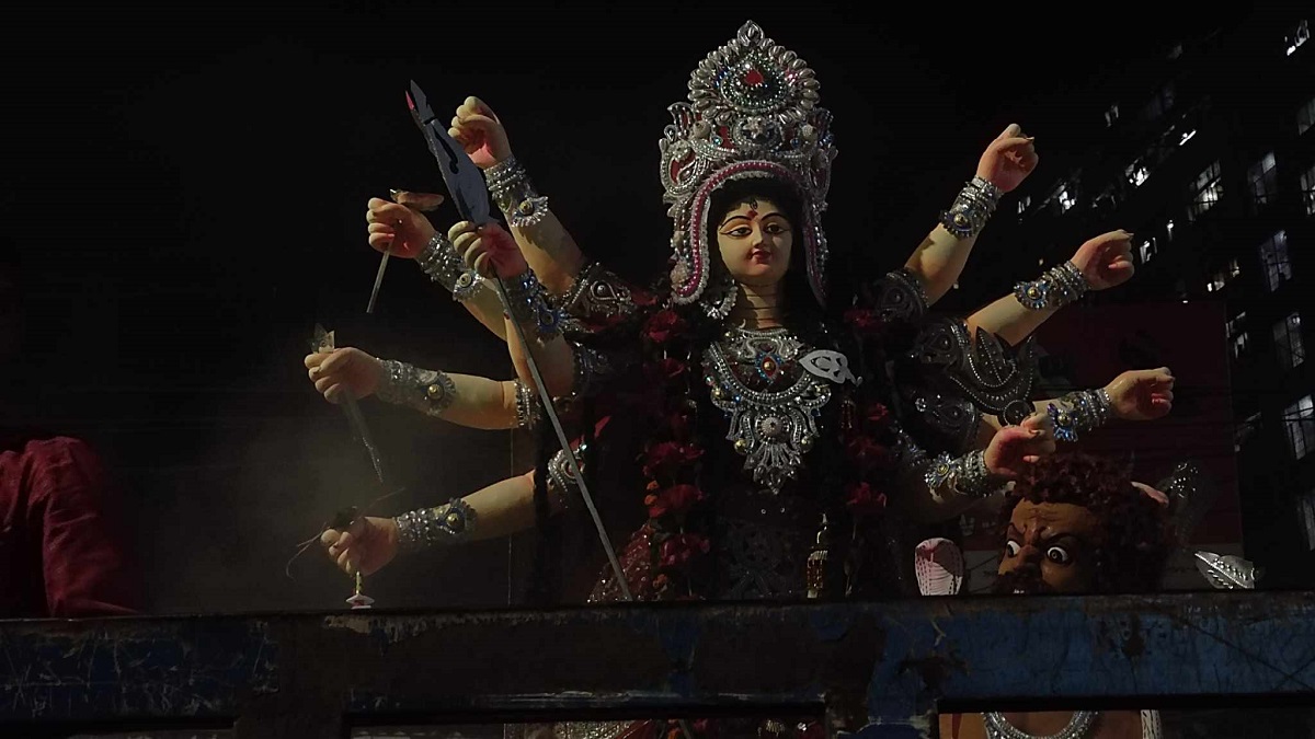 বিসর্জনে দেবী দুর্গার বিদায়, নিরাপত্তায় খুশি সনাতন ধর্মাবলম্বীরা