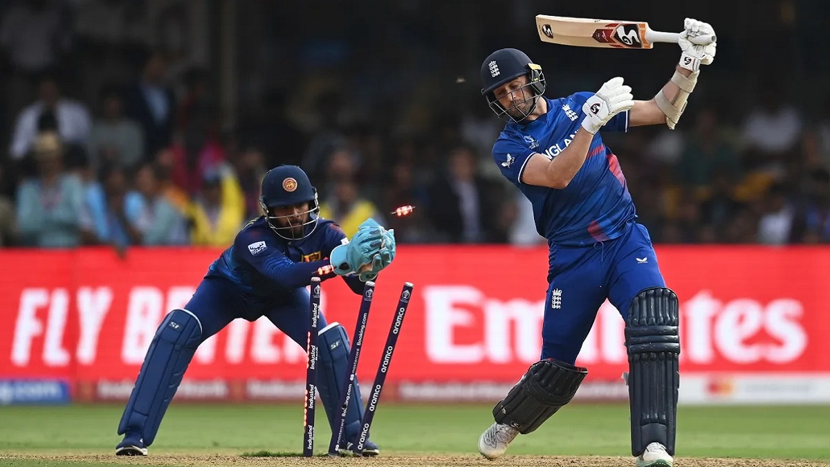 লঙ্কান পেসারদের তোপে ১৫৬ রানে গুটিয়ে গেলো ইংলিশরা