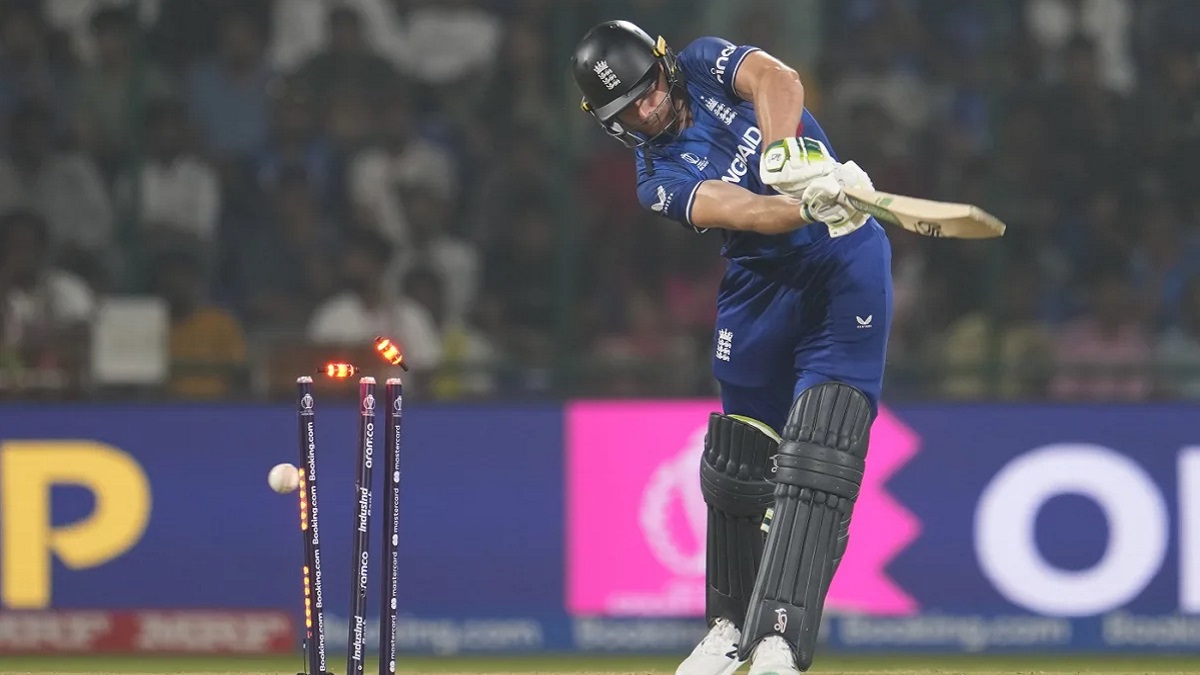 ৫ উইকেট হারিয়ে হারের শঙ্কায় ইংল্যান্ড