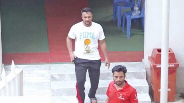 দেশসেরা ক্রিকেটারকে শুনতে হলো দুয়োধ্বনি!