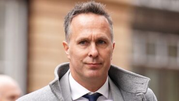 স্টোকসকে বাদ দিয়ে ভবিষ্যৎ নিয়ে ভাবতে বললেন ভন