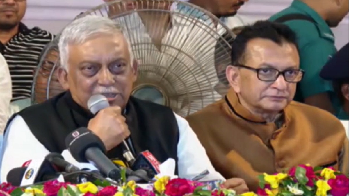 গাড়ির ভেতরে দুই-চারটা লাঠি রাখবেন: পরিবহন শ্রমিকদের স্বরাষ্ট্রমন্ত্রী