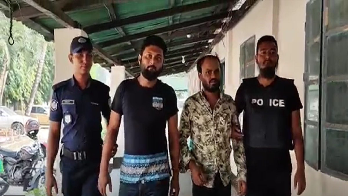 যশোরে বিপুল পরিমাণ দেশীয় অস্ত্র ও মাদকসহ আটক ২