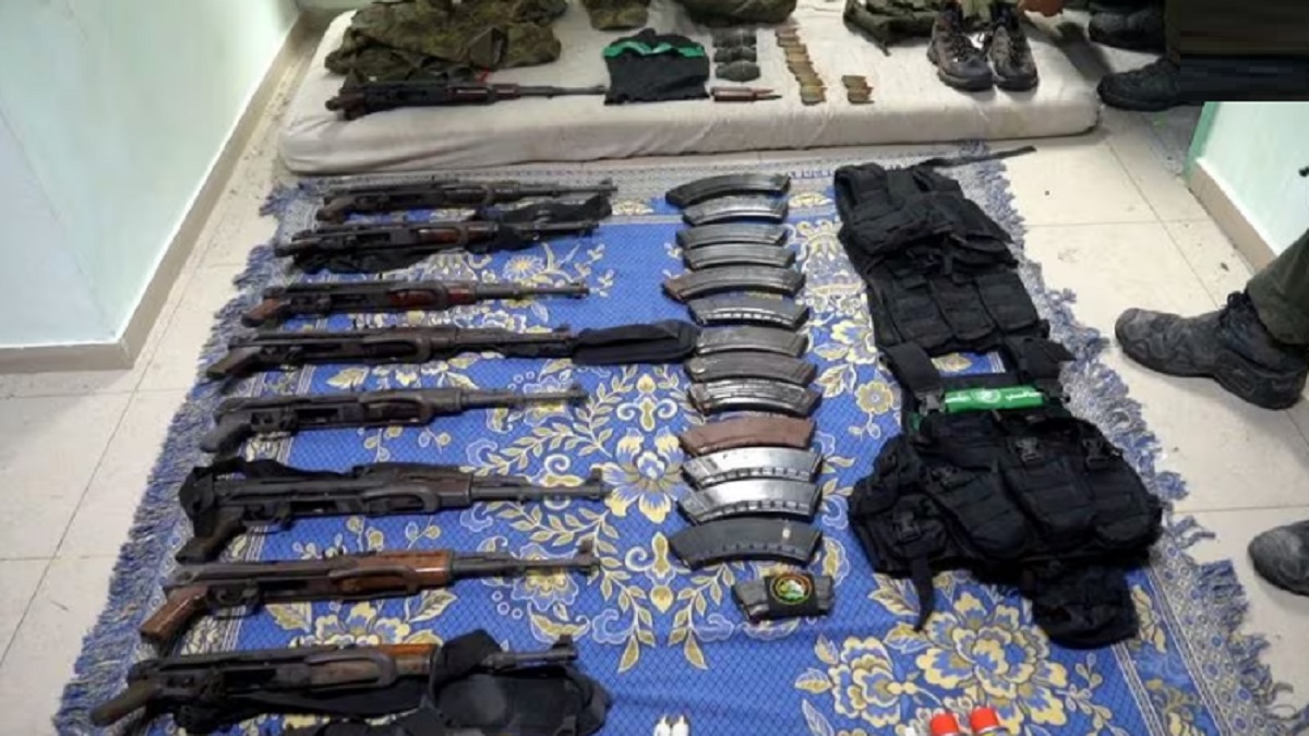 আল-শিফা হাসপাতালে বিপুল অস্ত্র পাওয়ার দাবি ইসরায়েলের