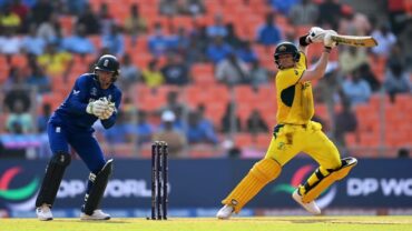 ইংল্যান্ডকে ২৮৭ রানের লক্ষ্য দিলো অস্ট্রেলিয়া