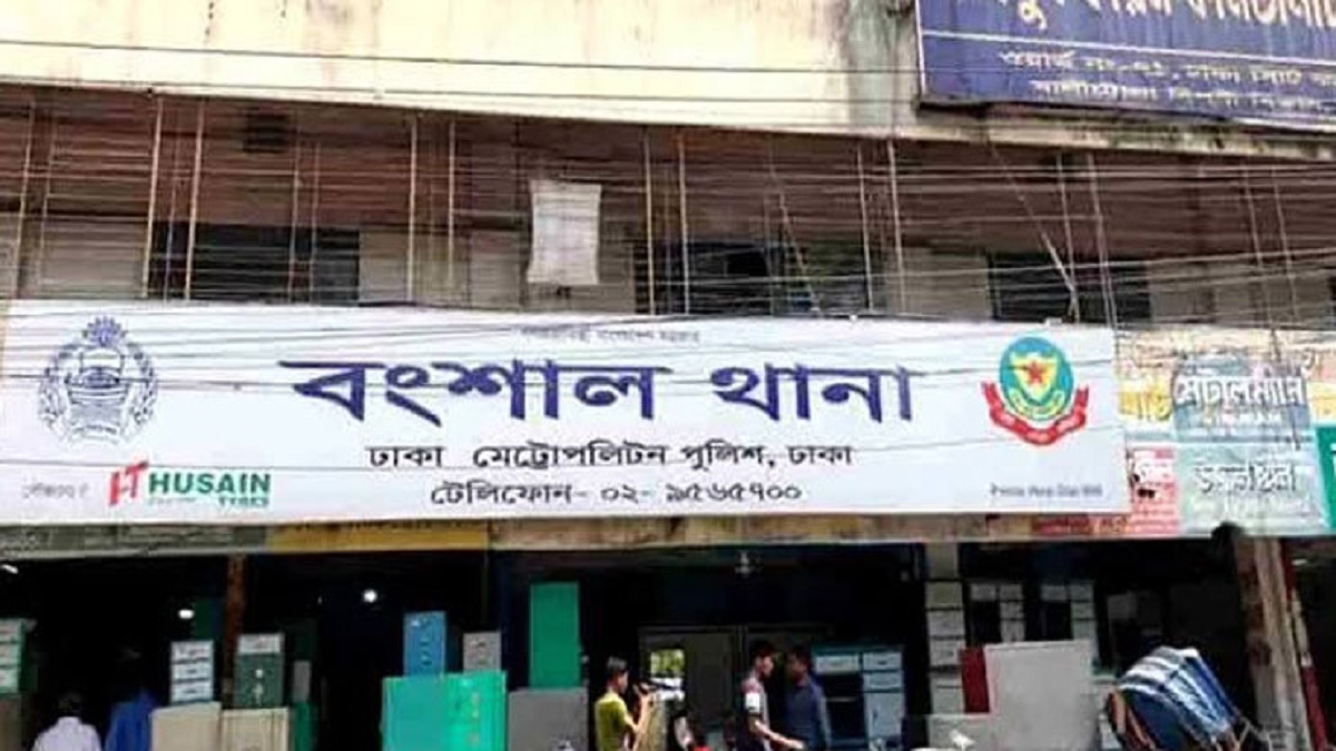 বাসে আগুন দেয়ার চেষ্টাকালে ছাত্রদল নেতা আটক