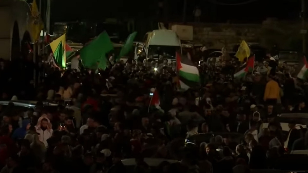 বন্দিদের মুক্তিতে গাজায় উল্লাস