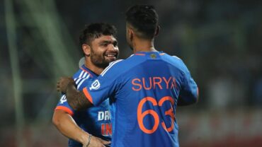 ইতিহাস গড়ে অস্ট্রেলিয়াকে হারালো ভারত