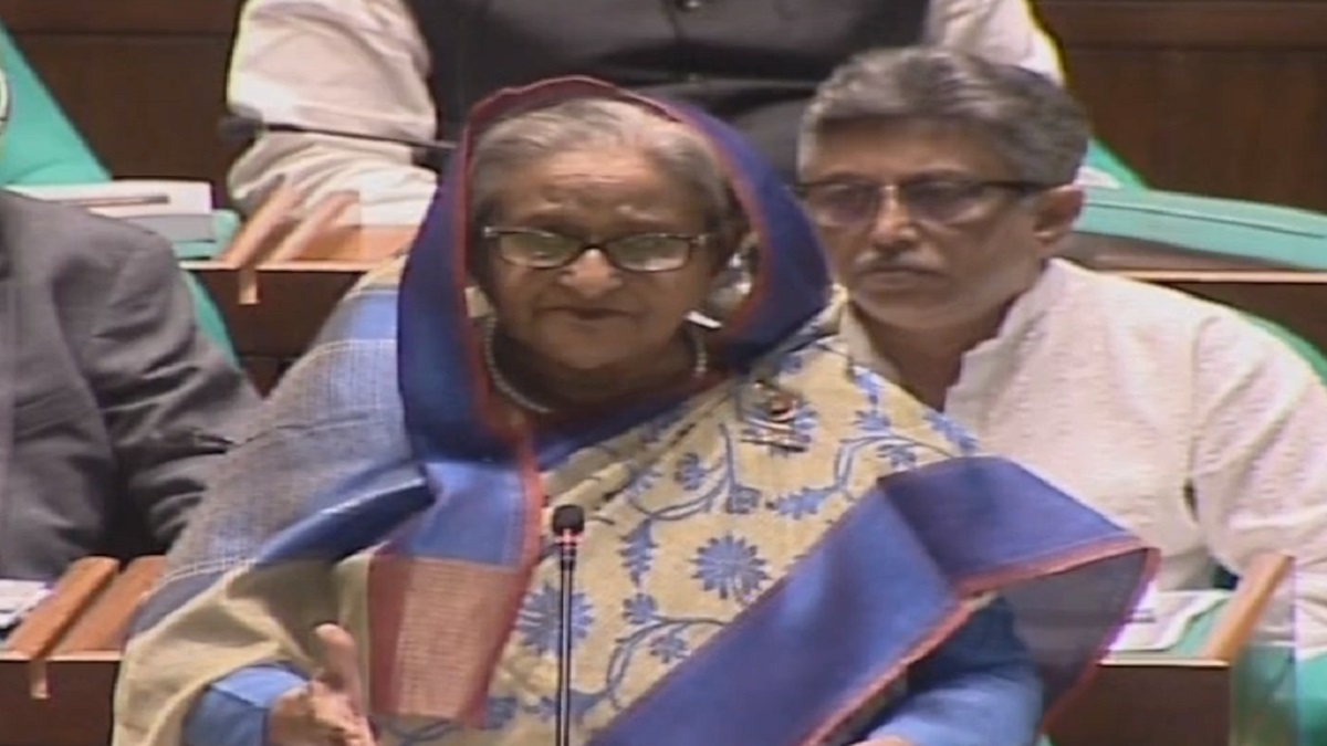 আমরা গঠনমূলক কাজ করি, বিএনপি দেশকে ধ্বংসের দিকে নিয়ে যায়: প্রধানমন্ত্রী