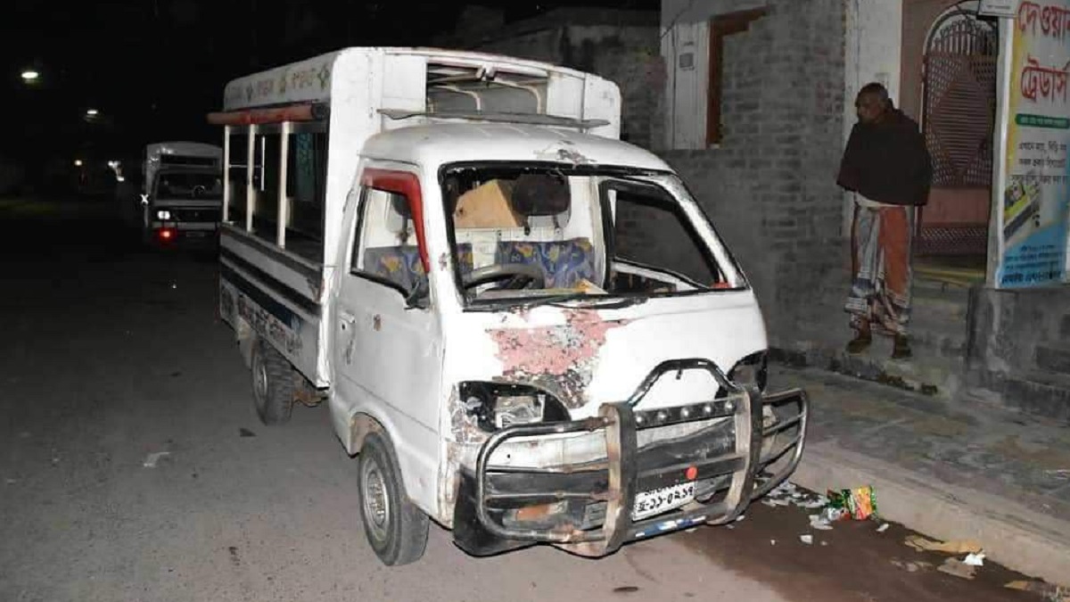 জামায়াতের মিছিল থেকে পুলিশের ওপর হামলা, ৪ পুলিশ আহত