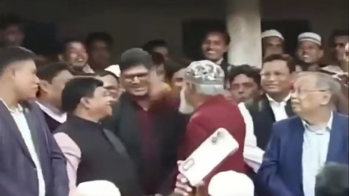 জনসম্মুখে এমপির এপিএসকে চড় মারলেন সাবেক হুইপ