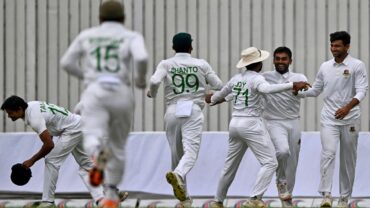 ৩৩ রানে তিন উইকেট হারিয়ে হারের শঙ্কায় নিউজিল্যান্ড