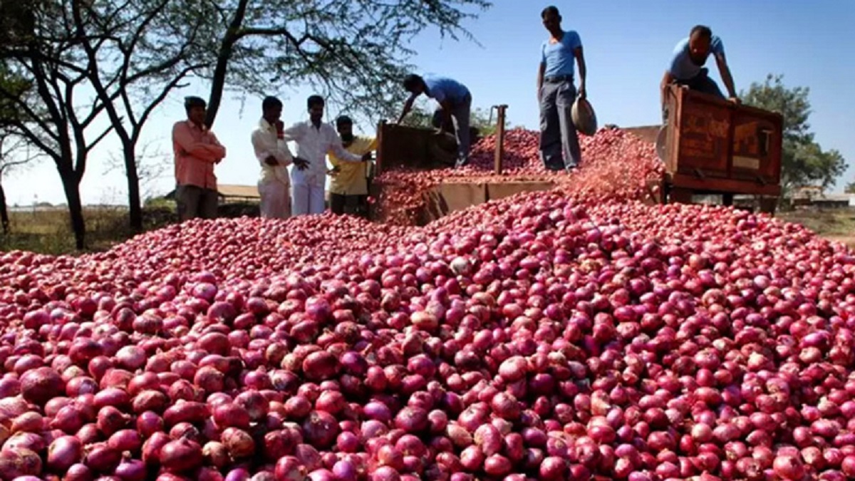 আবারও ঝাঁজ বেড়েছে পেঁয়াজের, ২৪ ঘণ্টায় রেকর্ড মূল্যবৃদ্ধি