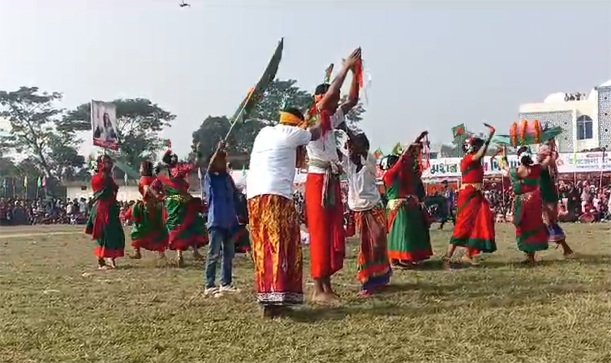 বিজয় দিবসের অনুষ্ঠানে নির্বাচনী গান: কুমিল্লার সেই স্কুলকে জরিমানা