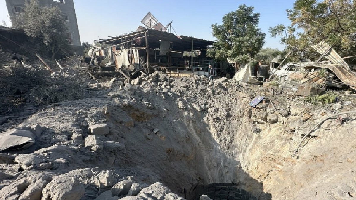 নুসেইরাত ক্যাম্পে ইসরায়েলের বিমান হামলা, নিহত ১৩