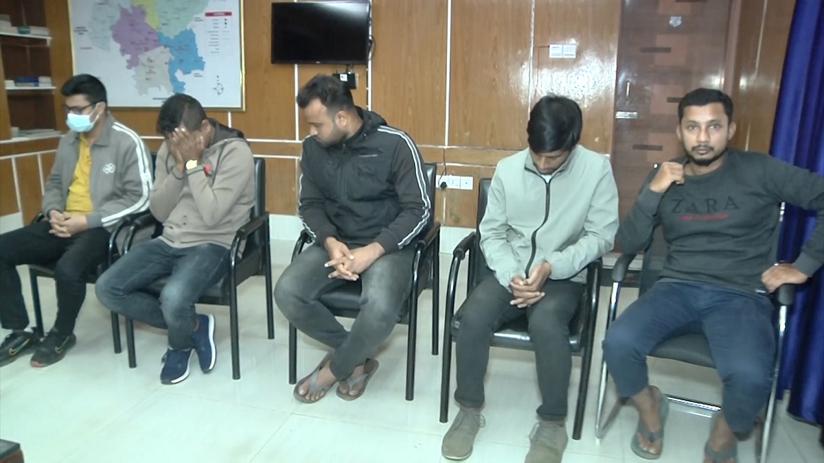 প্রাথমিকে শিক্ষক নিয়োগ পরীক্ষায় জালিয়াতি: অর্ধশতাধিক আটক