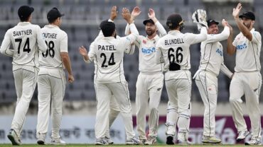 জয়-শান্ত’র বিদায়ের পর আলোকসল্পতায় খেলা বন্ধ