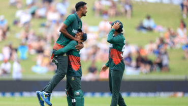 ১০০ রানের আগেই ৯ উইকেট নেই নিউজিল্যান্ডের