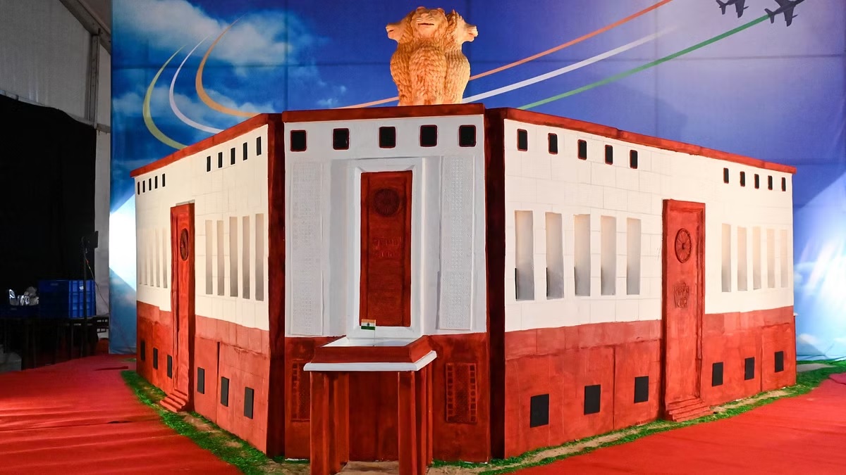 ‘চন্দ্রযান-৩’ পার্লামেন্টসহ বাহারি কেকের আসর ব্যাঙ্গালুরুতে