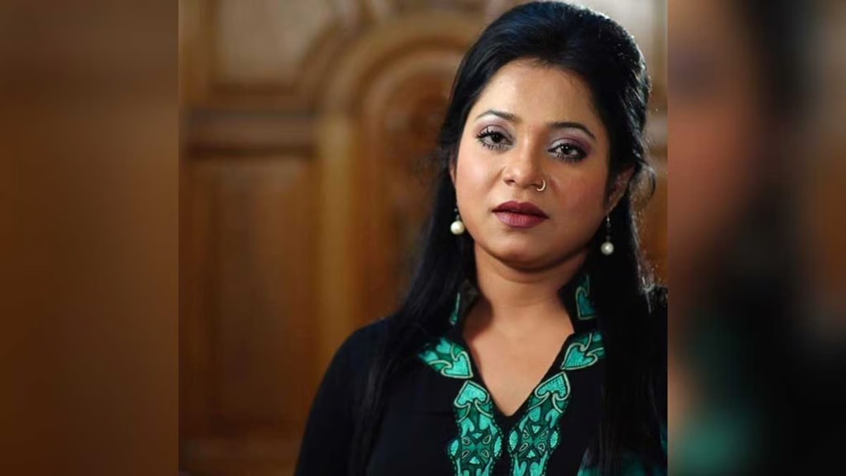 প্রার্থিতা ফিরে পেলেন ডলি সায়ন্তনী