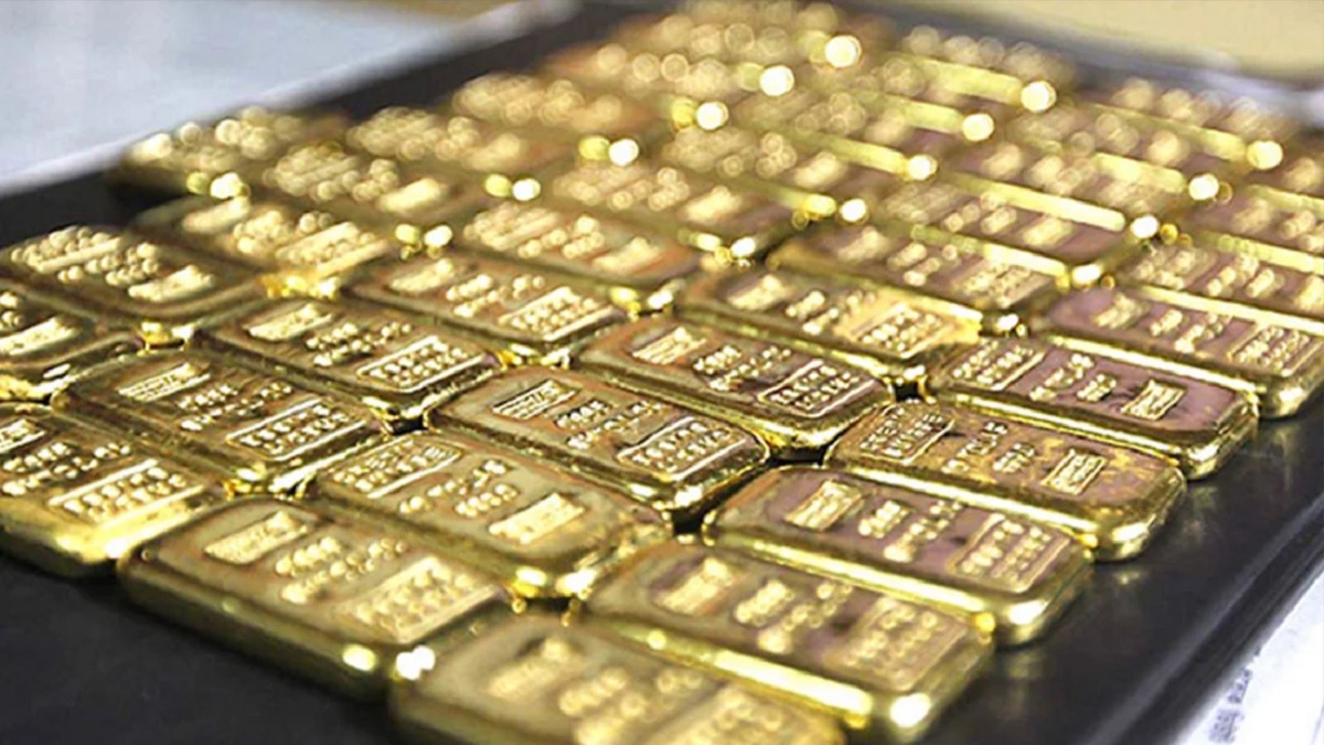 বিমানের সিটের নিচে মিললো বিপুল স্বর্ণ!