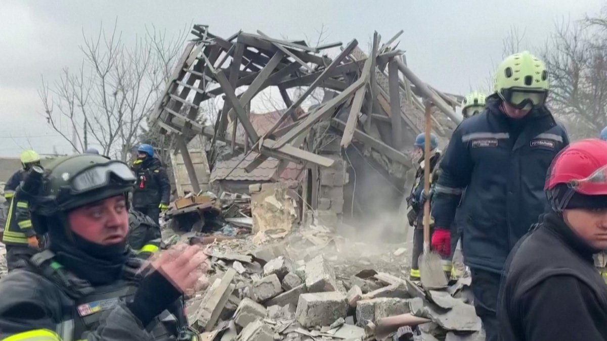 ইউক্রেনে ভয়াবহ মিসাইল ও ড্রোন হামলা রাশিয়ার, নিহত অন্তত ১৮