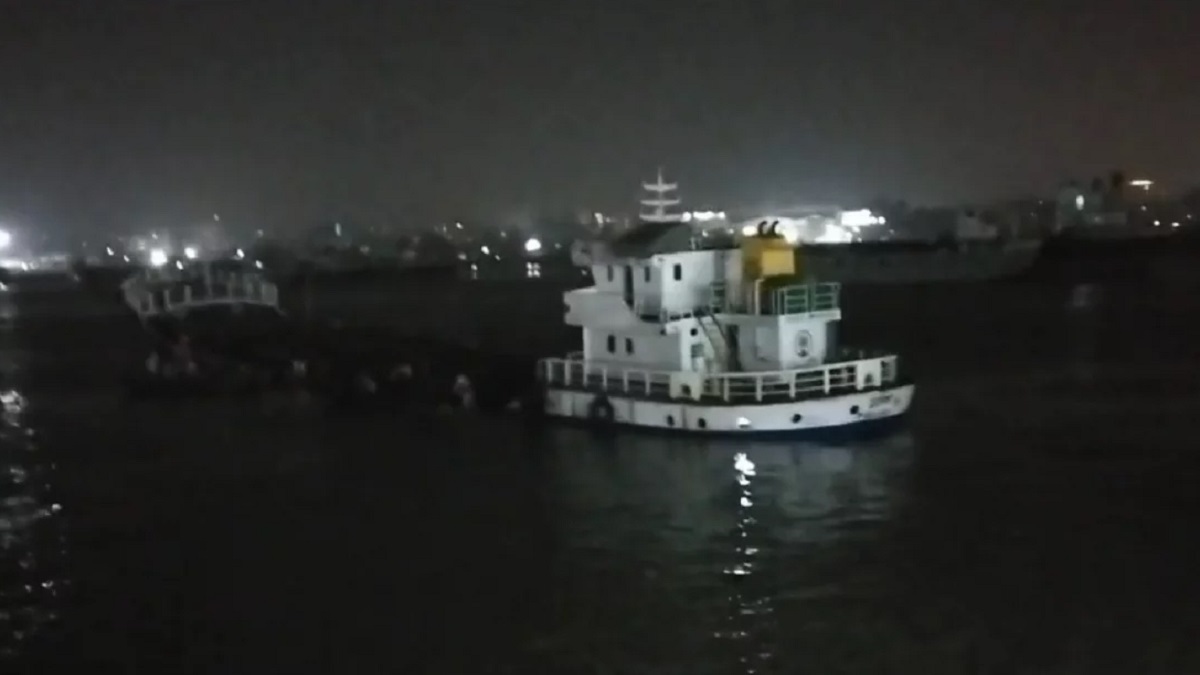 কর্ণফুলী নদীতে জাহাজ ডুবির ঘটনায় উদ্ধার ১২, নিখোঁজ ১