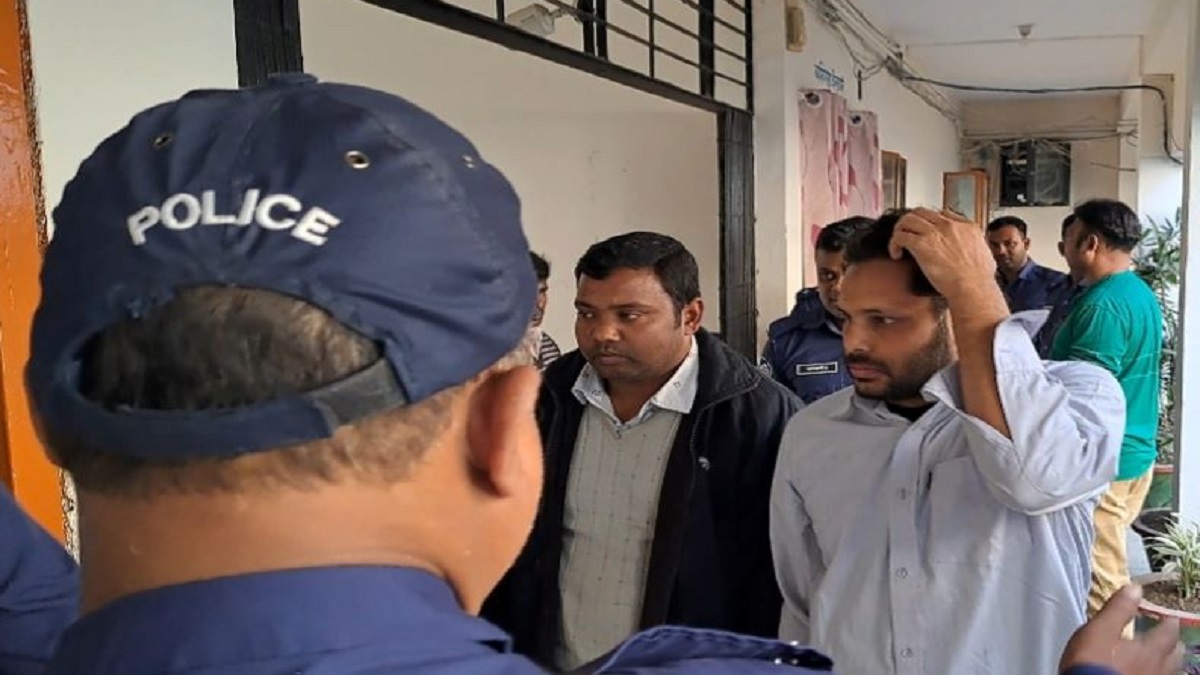 নিয়োগ পরীক্ষায় ইলেকট্রনিক ডিভাইস ব্যবহার, ২ চাকরিপ্রার্থী আটক